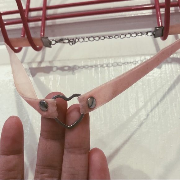 SOLD✨Pink heart choker - Picture 2 of 3